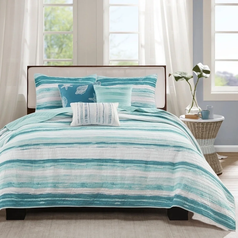 Madison Park Coastal Anchorage 6 Piece Printed Quilt Set with Throw Pillows